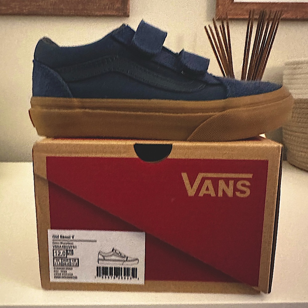 NWB - VANS OLD SKOOL V